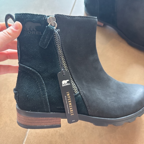 Sorel Black Ankle Booties with Sleek Design - Picture 3 of 3